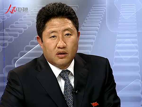 菊美多吉先进事迹报告团成员做客人民网