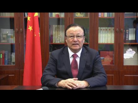 新疆维吾尔自治区主席雪克来提扎克尔给人民网网友拜年